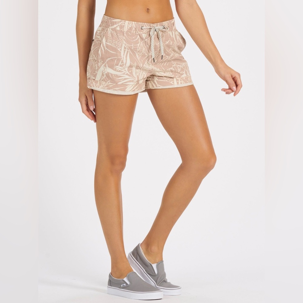 #252 Vuori Womens Ripstop Short Pink Salt Rainforest - Appx S (See measurements)
